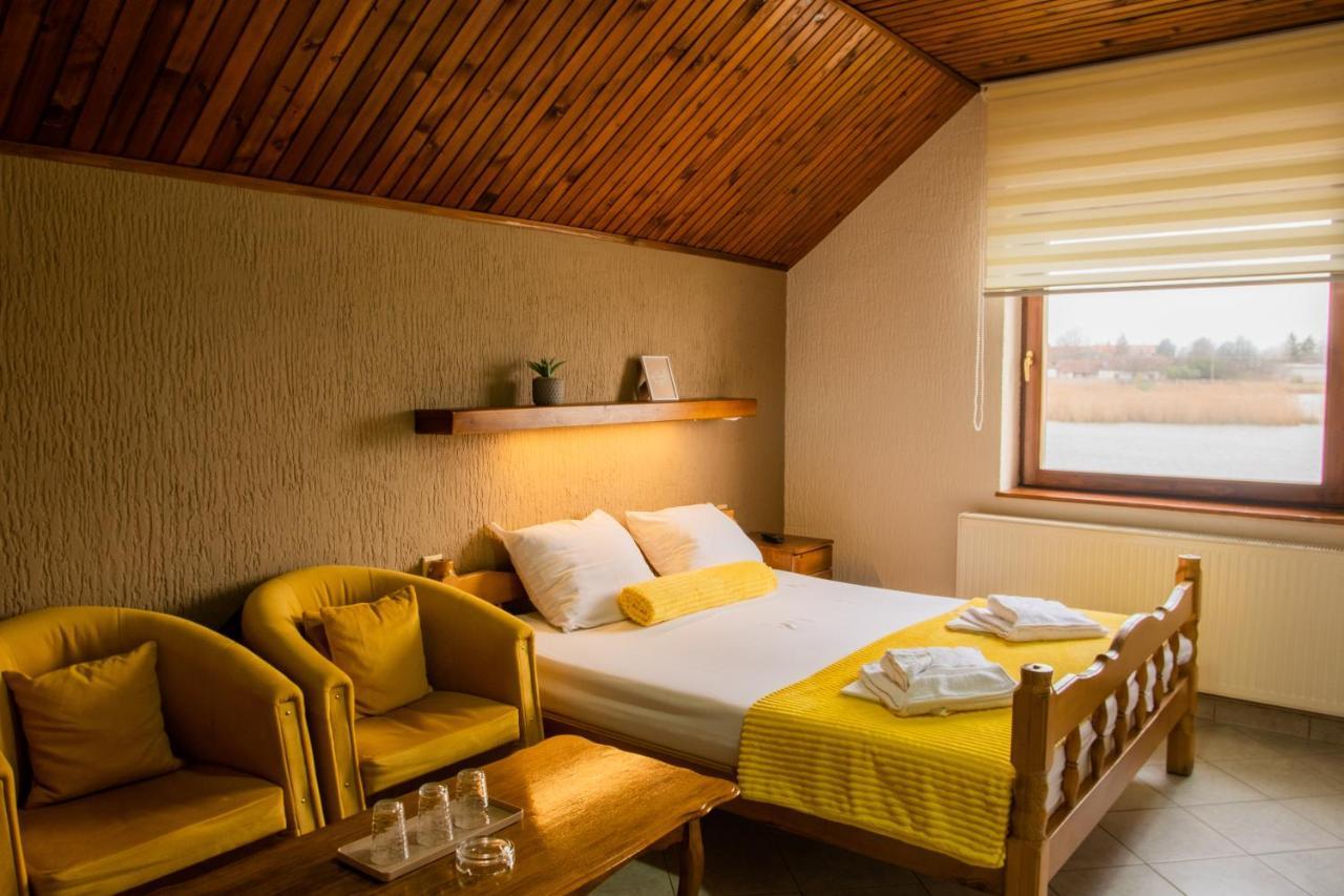 Guest House Vila Alexandar Palic Ngoại thất bức ảnh