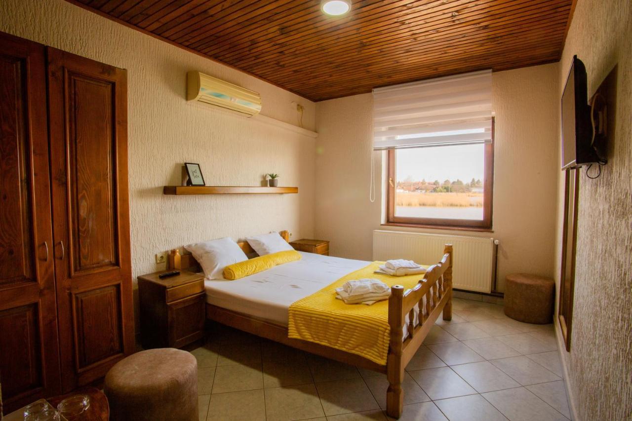 Guest House Vila Alexandar Palic Ngoại thất bức ảnh