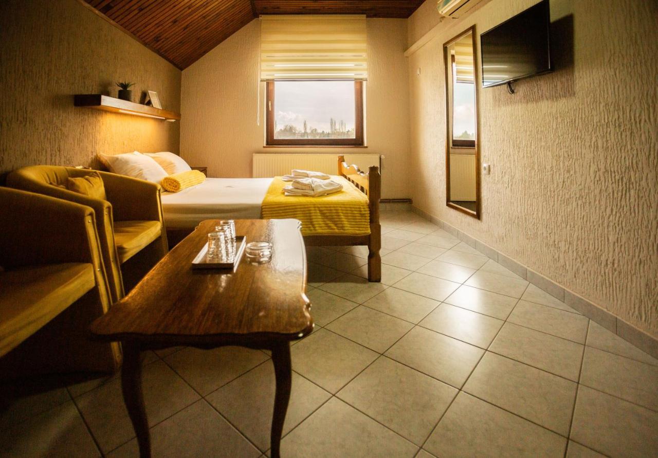 Guest House Vila Alexandar Palic Ngoại thất bức ảnh