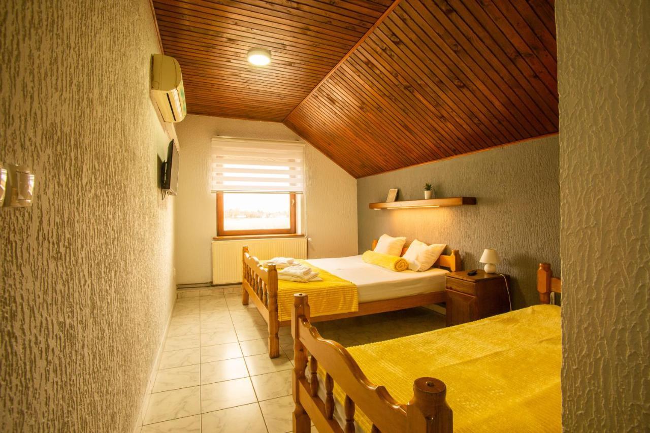 Guest House Vila Alexandar Palic Ngoại thất bức ảnh