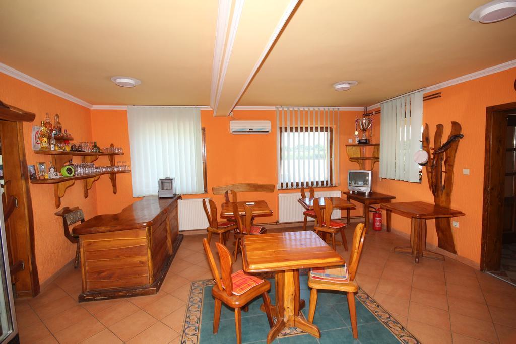 Guest House Vila Alexandar Palic Ngoại thất bức ảnh