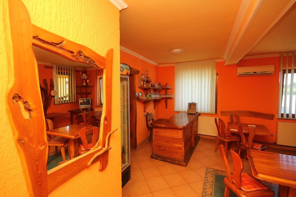 Guest House Vila Alexandar Palic Ngoại thất bức ảnh
