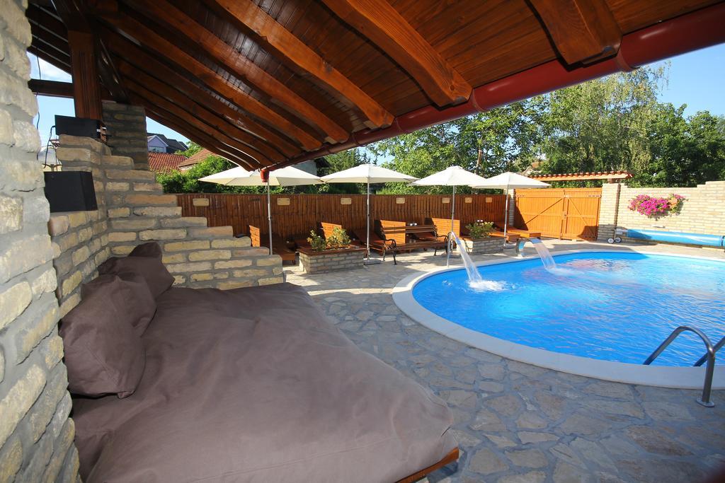 Guest House Vila Alexandar Palic Ngoại thất bức ảnh