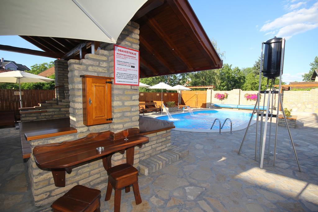 Guest House Vila Alexandar Palic Ngoại thất bức ảnh