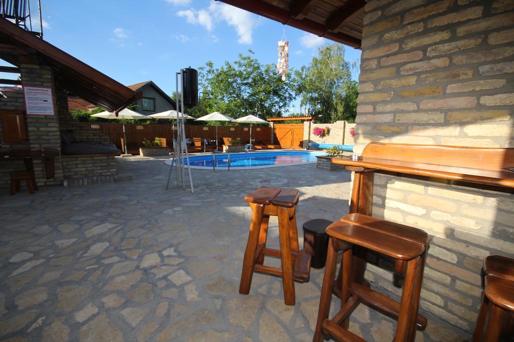 Guest House Vila Alexandar Palic Ngoại thất bức ảnh