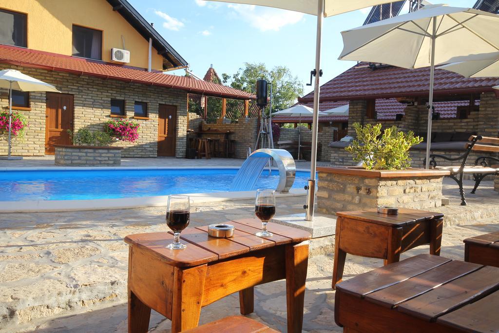 Guest House Vila Alexandar Palic Ngoại thất bức ảnh