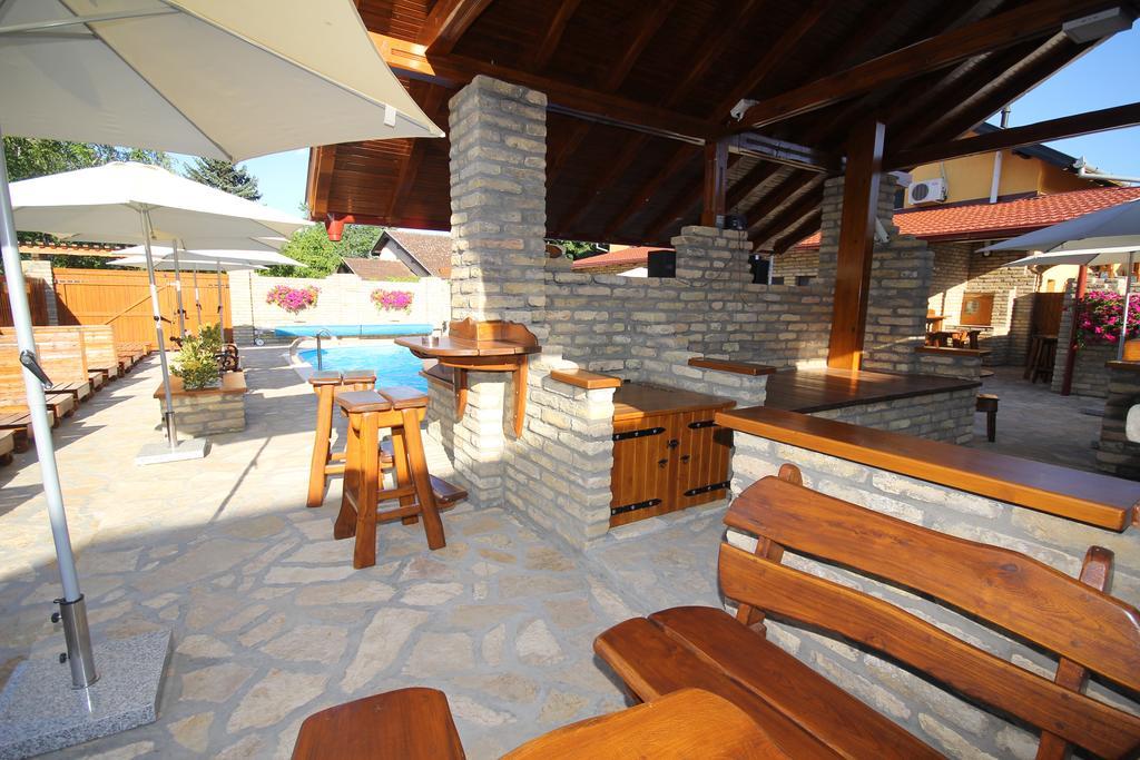 Guest House Vila Alexandar Palic Ngoại thất bức ảnh