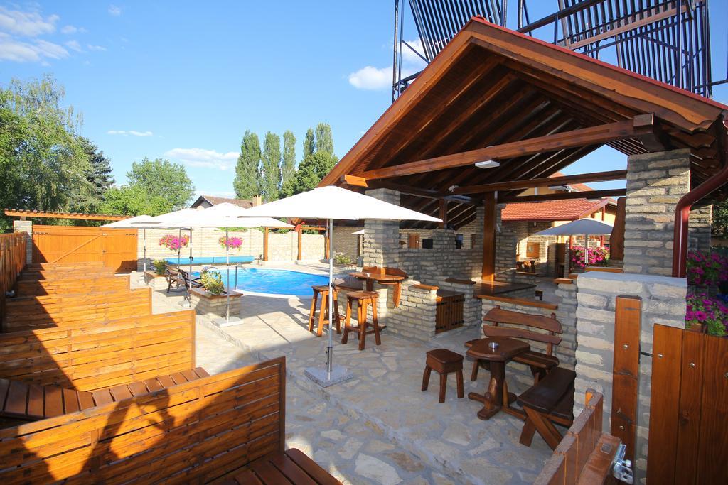 Guest House Vila Alexandar Palic Ngoại thất bức ảnh