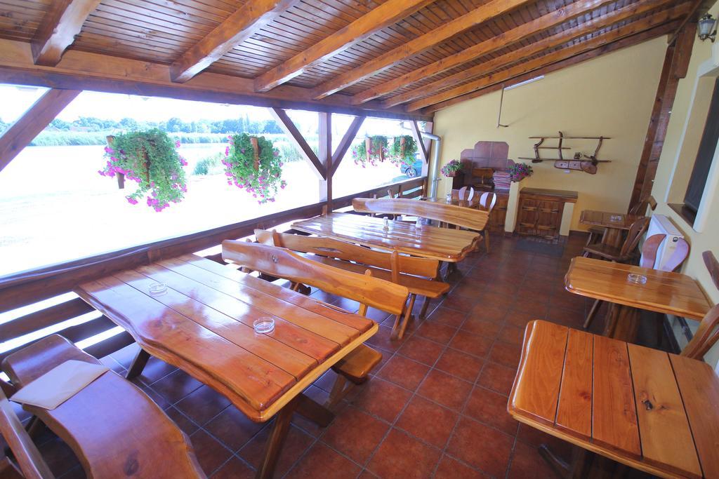 Guest House Vila Alexandar Palic Ngoại thất bức ảnh